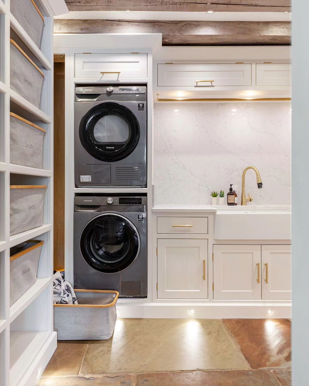 With enough space, this laundry room has the possibility to put some baskets there.