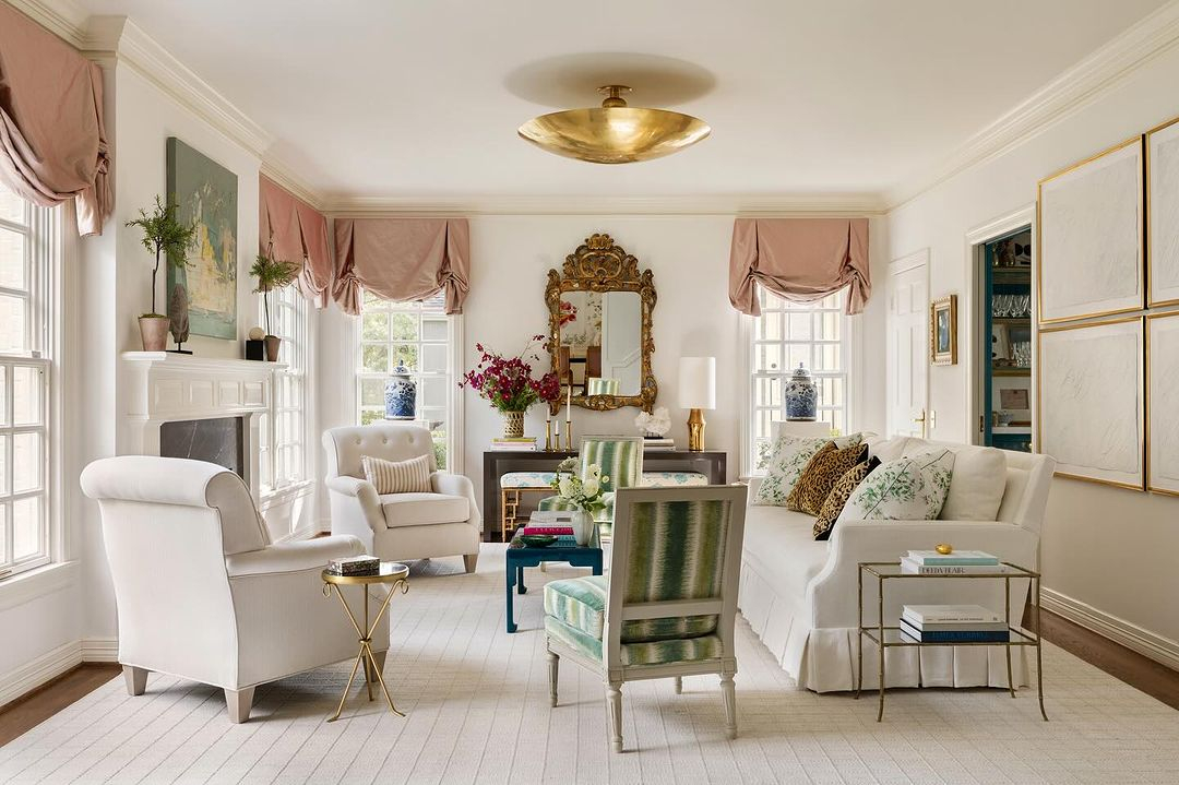 With the neutral tones applied, this room has a stronger luxurious impression from the gold color implementation to some items there.