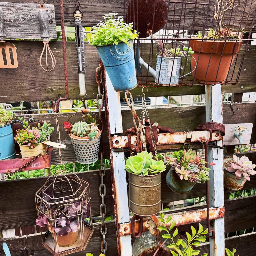 There are many items that are commonly found in the kitchen in this junk garden decor.