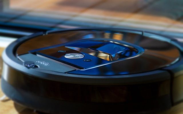 Robot-vacuum-cleaner-3786243_640