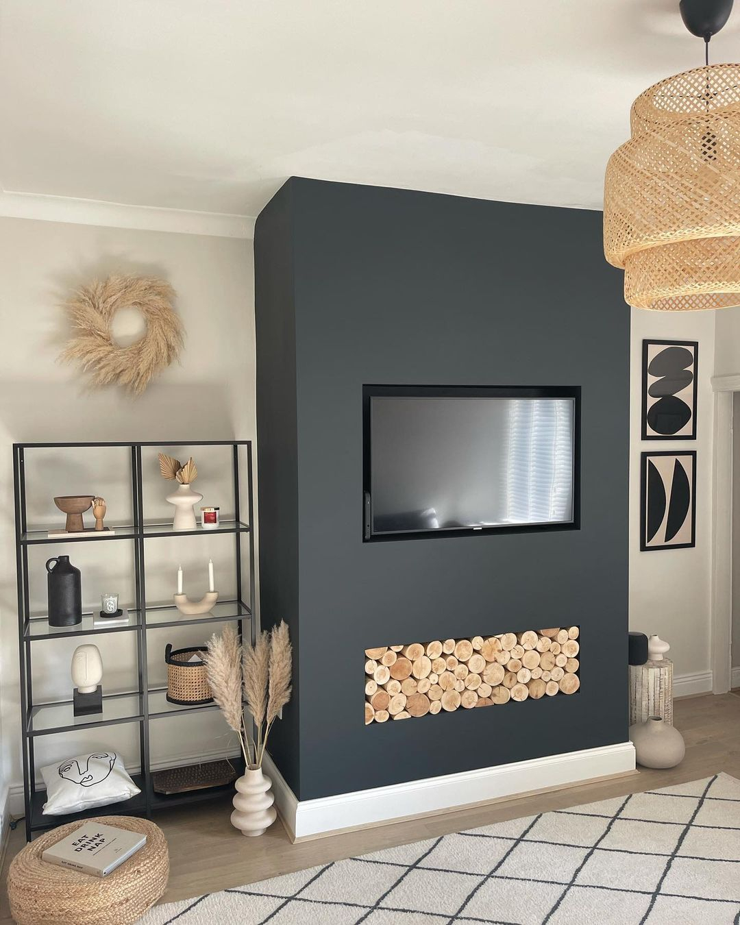 Natural material in the black and neutral living room
