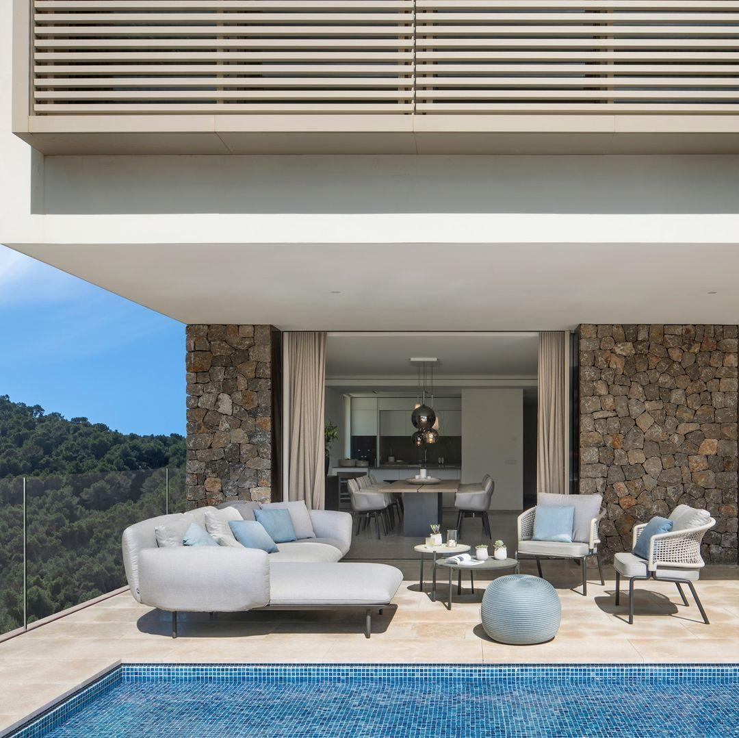 The outdoor sofa will be best if it is in a sectional style so that you can adjust the placement based on the space.