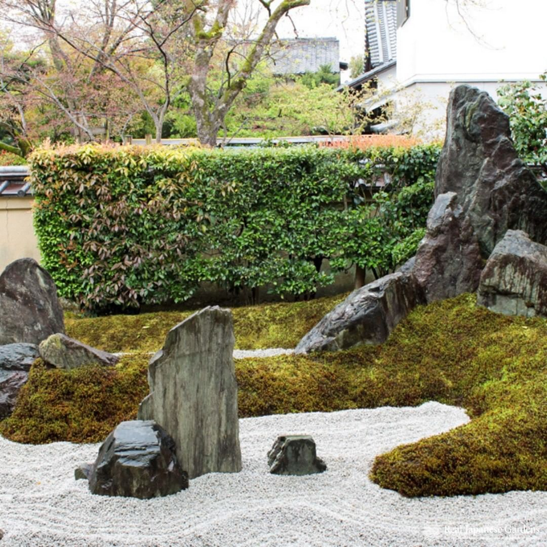 The interesting thing about the Japanese garden is the sand which is racked.