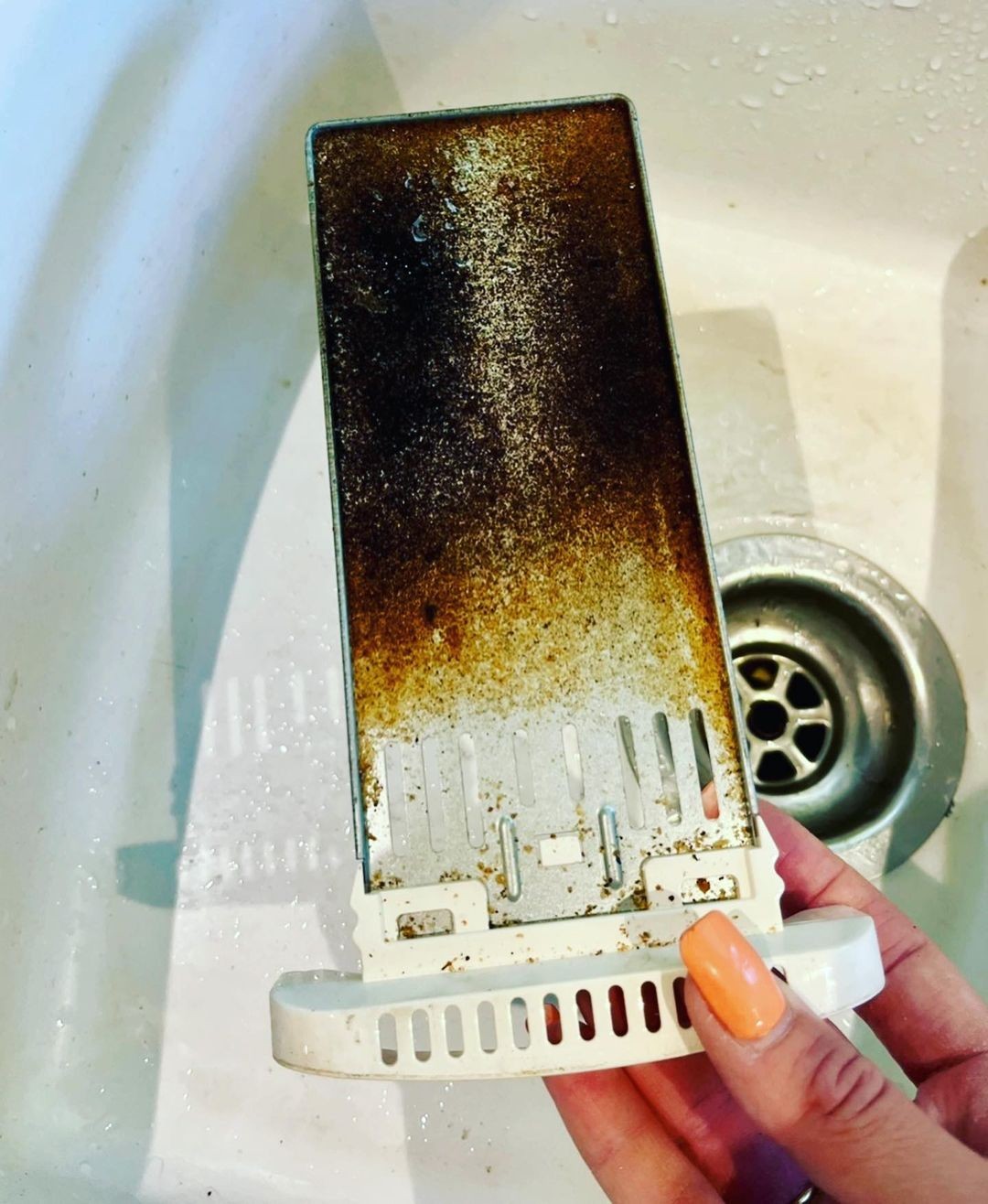 It will be really easy. You just have to bring it to your sink and wash it as if your cutlery.