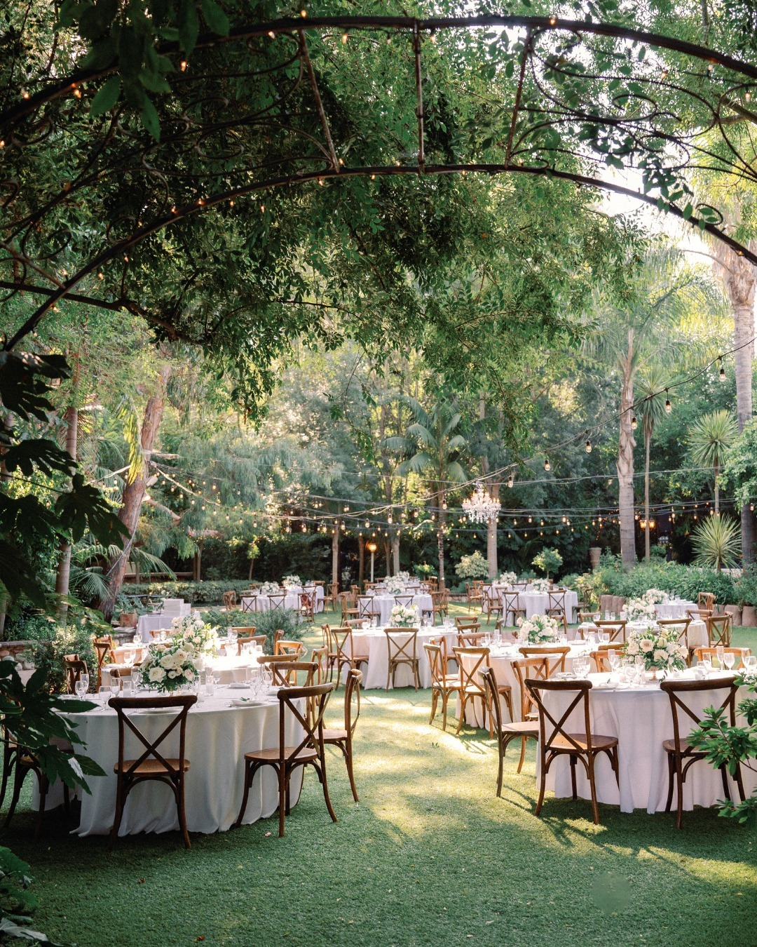To respect the guests, the reception area should be decorated well. You can start with the table decoration.