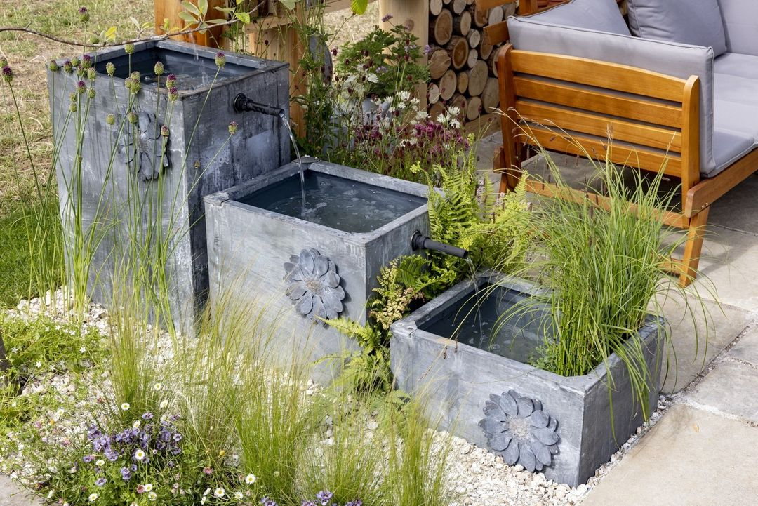 Solar water feature