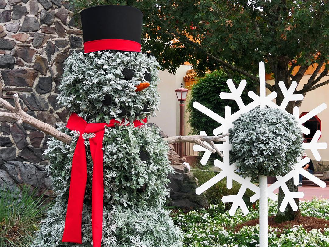 It is interesting how the greenery can be transformed into a snowman.