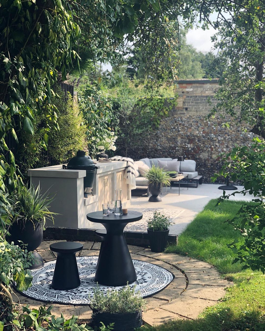 The rug is not only used to add the comfort of the seating area but it can also be used to beautify the garden decoration.