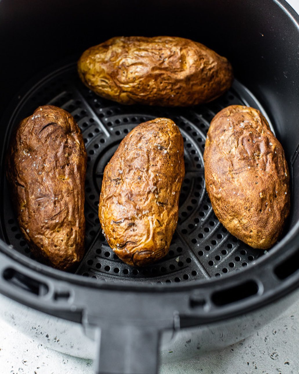 In general, the appearance of the well-done baked potatoes is like this.