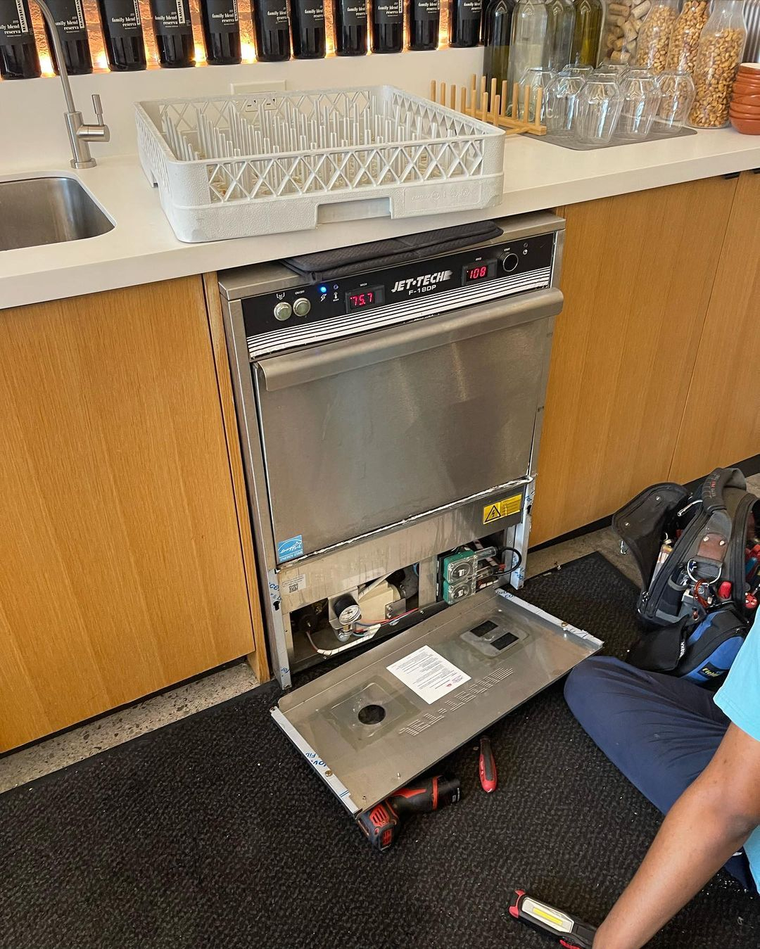 This kind of dishwasher can give you ease in repairing the dishwasher.