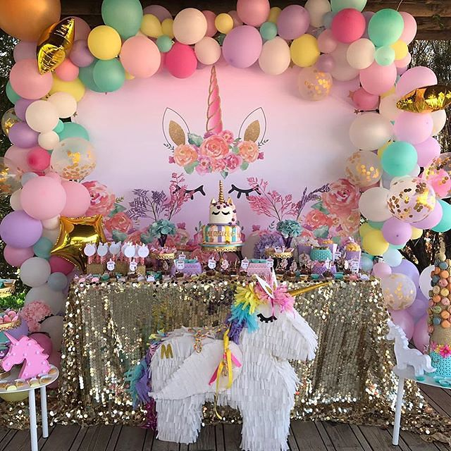 To make your balloon garland look impressive, unique, and valuable, you can simply arrange the different colors balloon.
