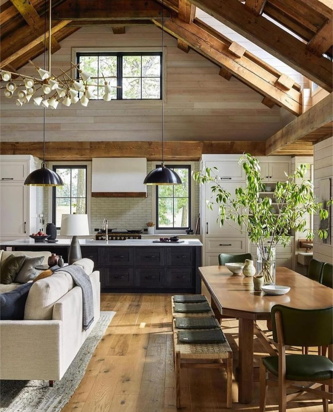 Wood is the most used natural material for a rustic decoration. You can see it on this decoration.