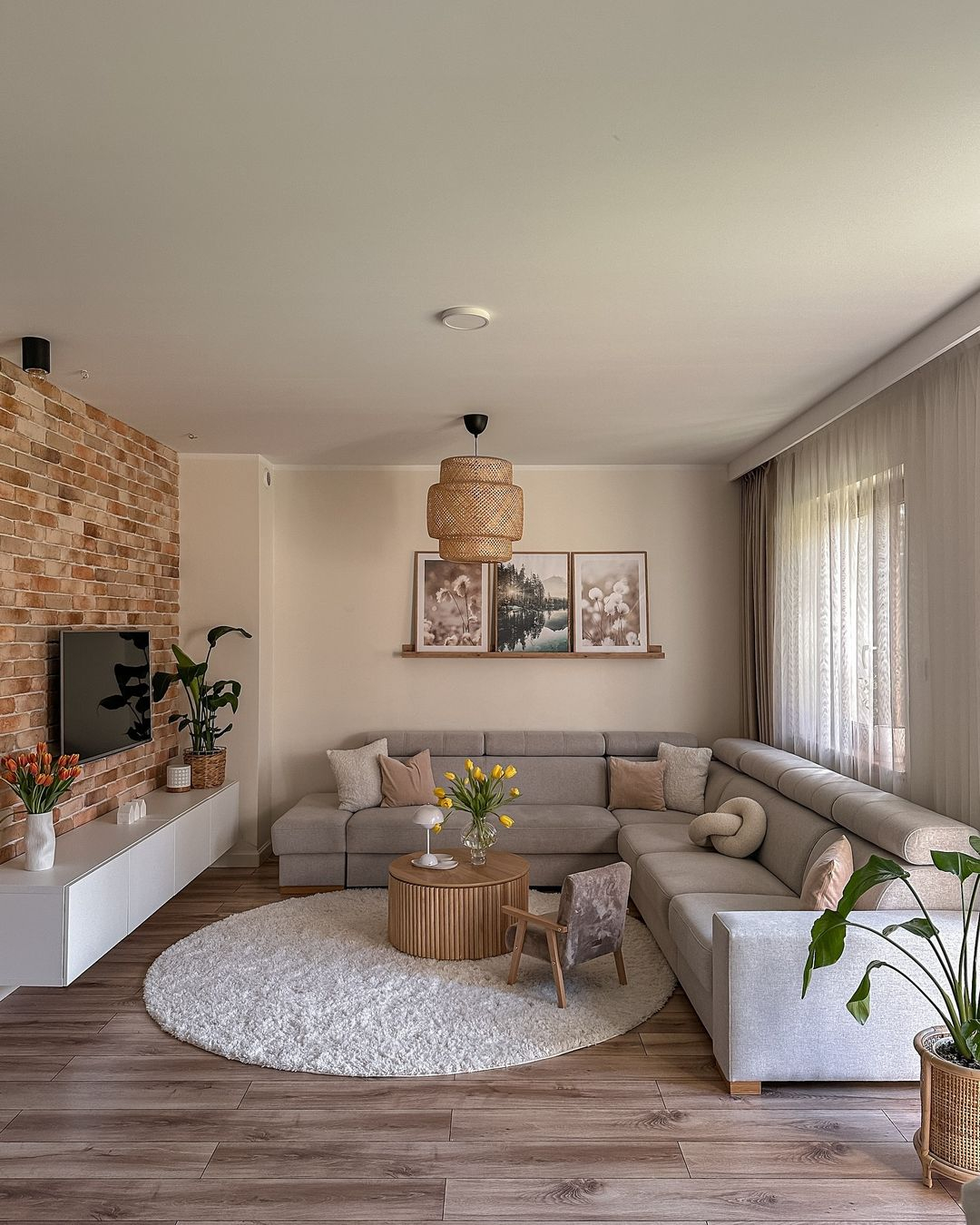The natural materials provided in this decoration are quite complete. 