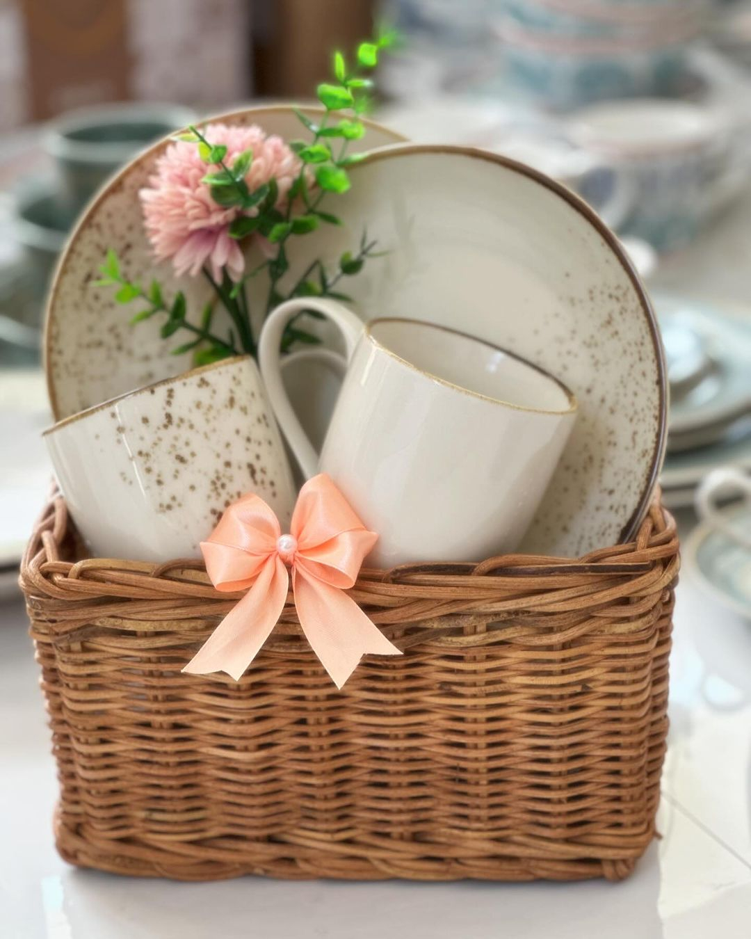 This bucket of tableware is adorable. It looks simple but still aesthetic.