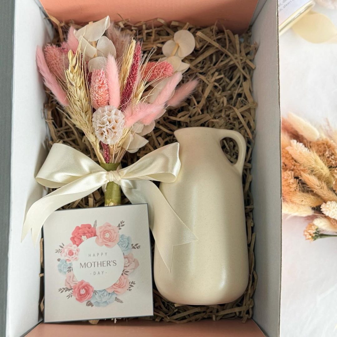 This one can be your choice because it is in one set that consists of a vase and a bucket of dried flowers.