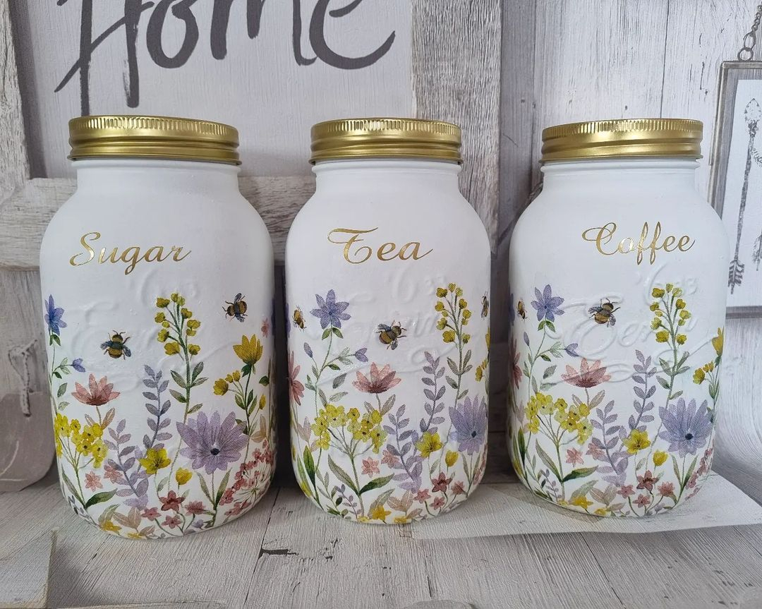Look at how pretty this mason jar storage design is. You can add the label or name the jars.