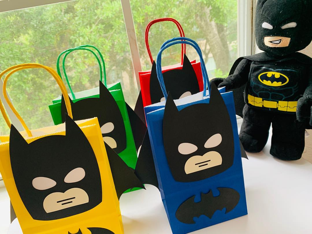 You just have to simply buy the paper for the bag and for the ornament to beautify the decoration.