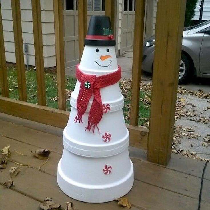 Even when simple and cheap, this terracotta snowman is really proper. 