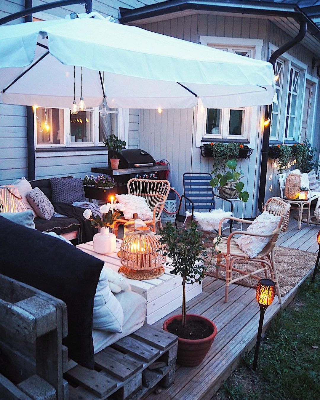 Having both lantern and string lights in one space is a great one as it can illuminate the space well.