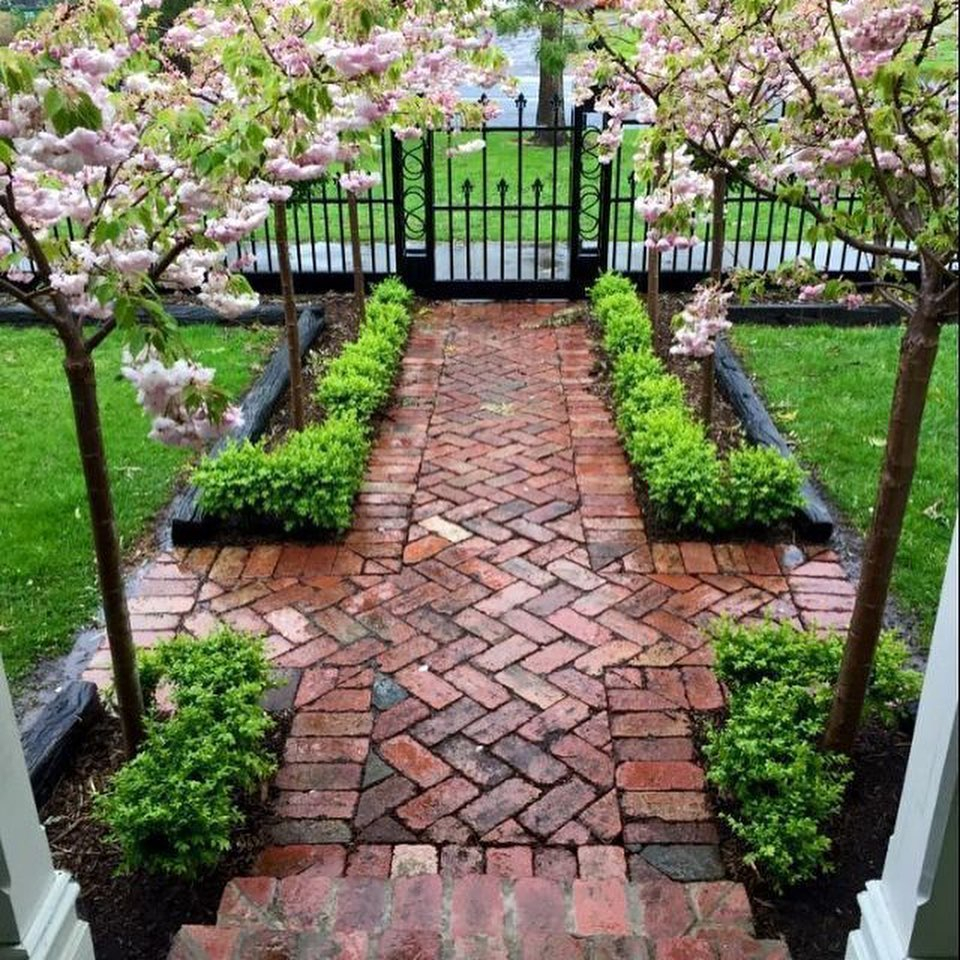 As you can see here, the interesting thing about the brick is its ability to be arranged into any design.