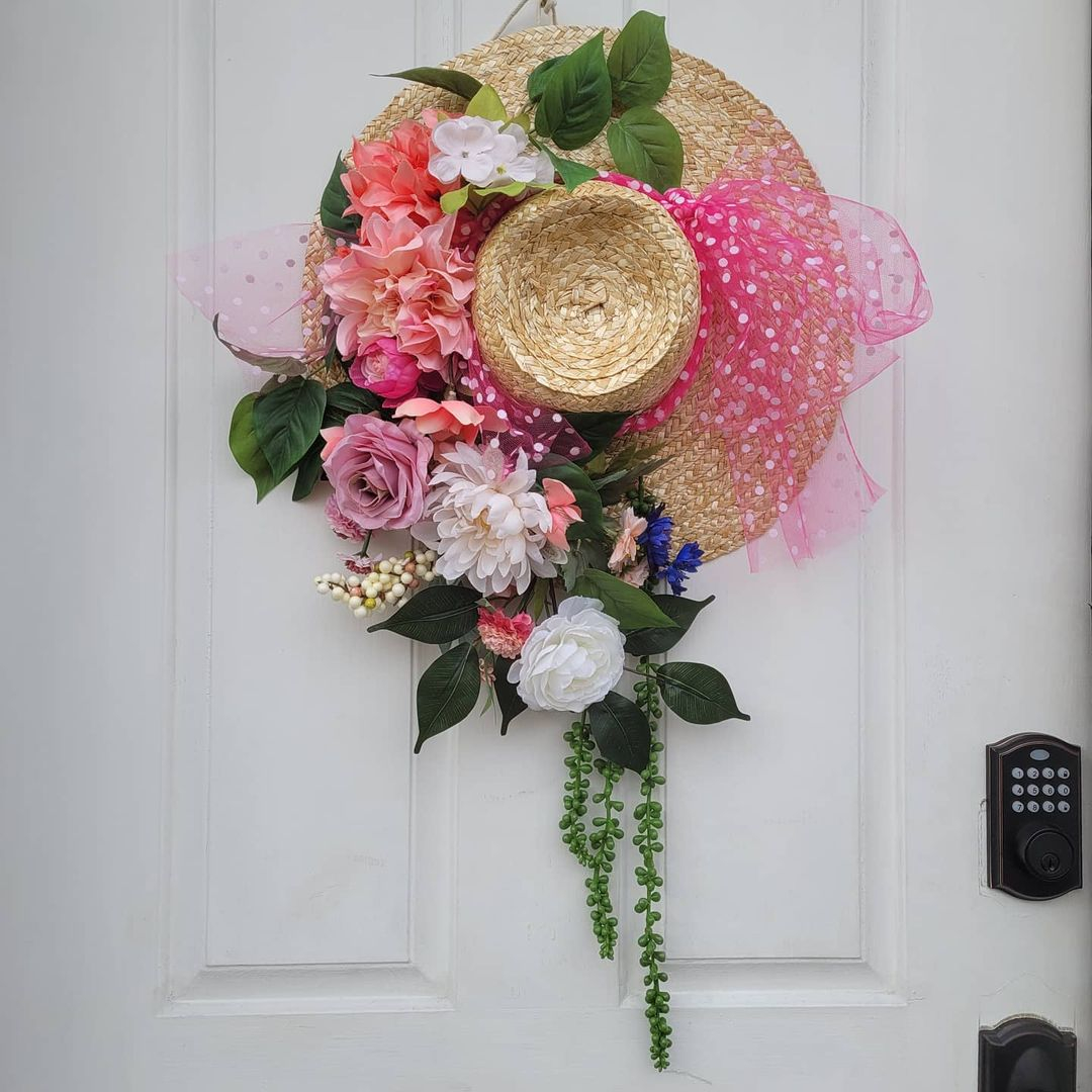 This sun hat is added with some flowers and ribbon. The flowers are varied with different fresh colors.