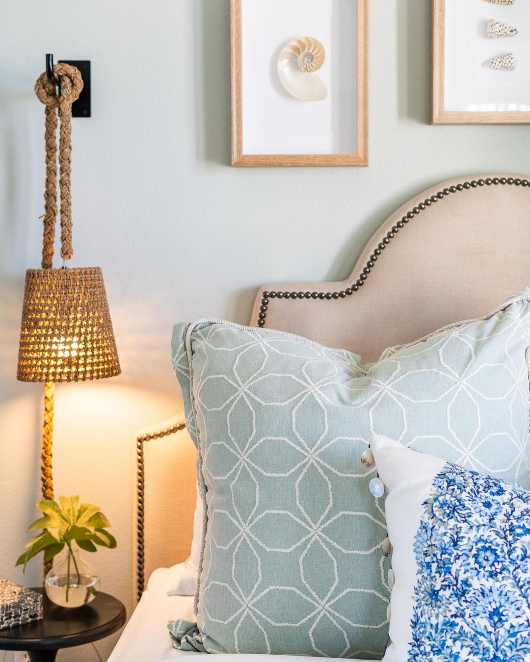 This lighting is not only authentic in bringing the beach style but also aesthetic. 