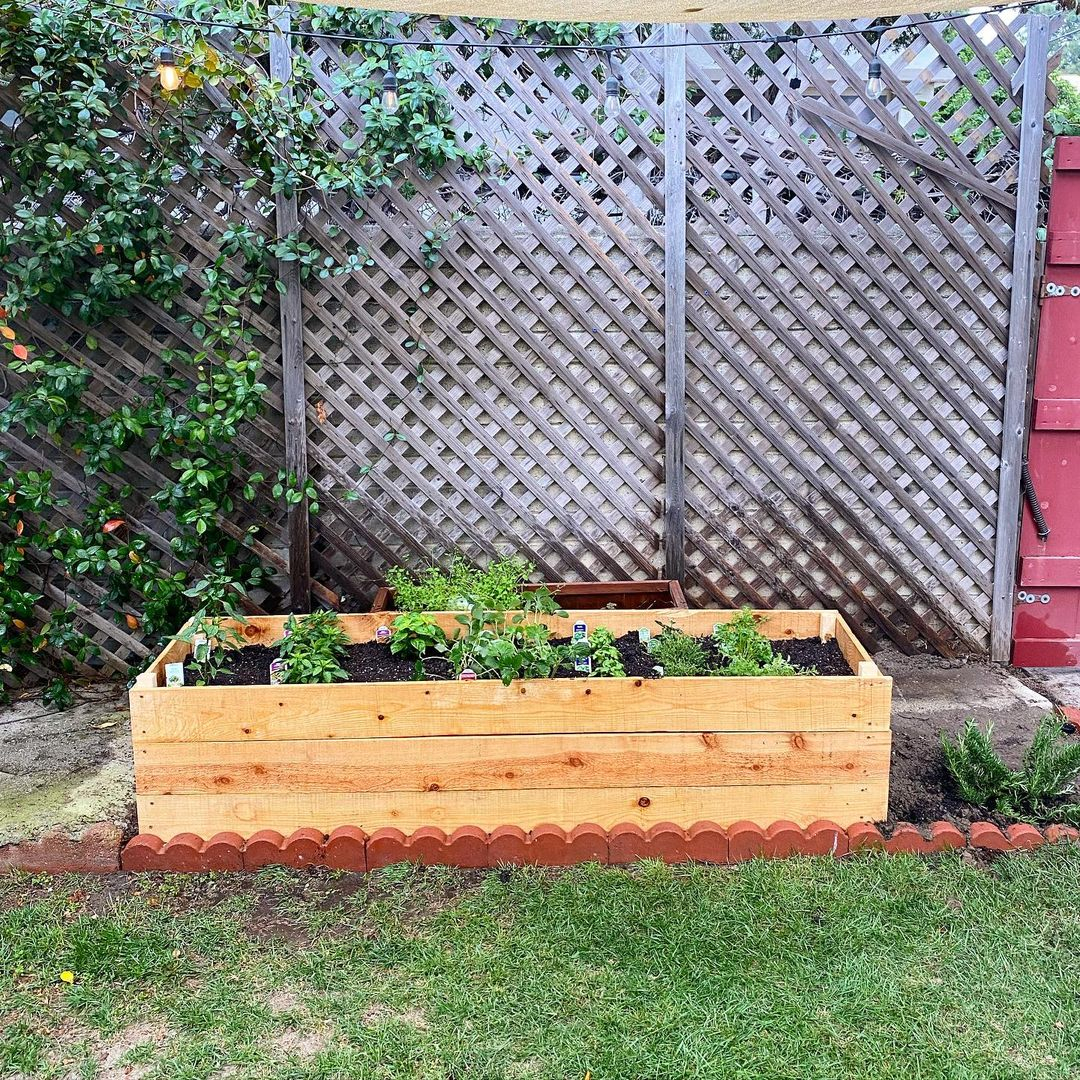 This one is really simple as you can make it by using the wood pallet. 