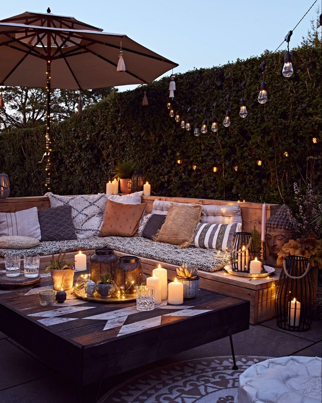 Bohemian touches can be such a great match for the summer decoration.
