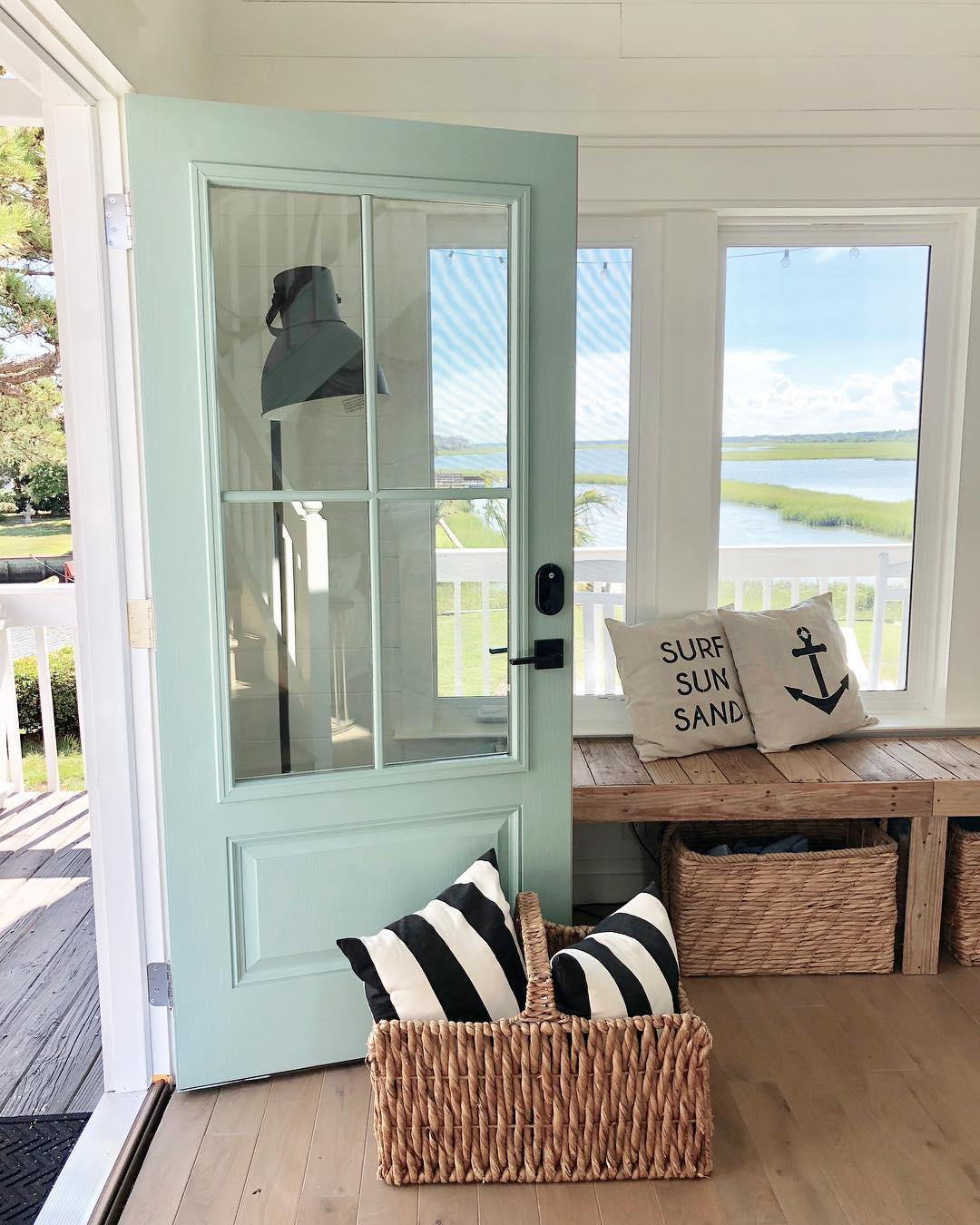 The anchor is the easiest way to bring the beach house impression. 