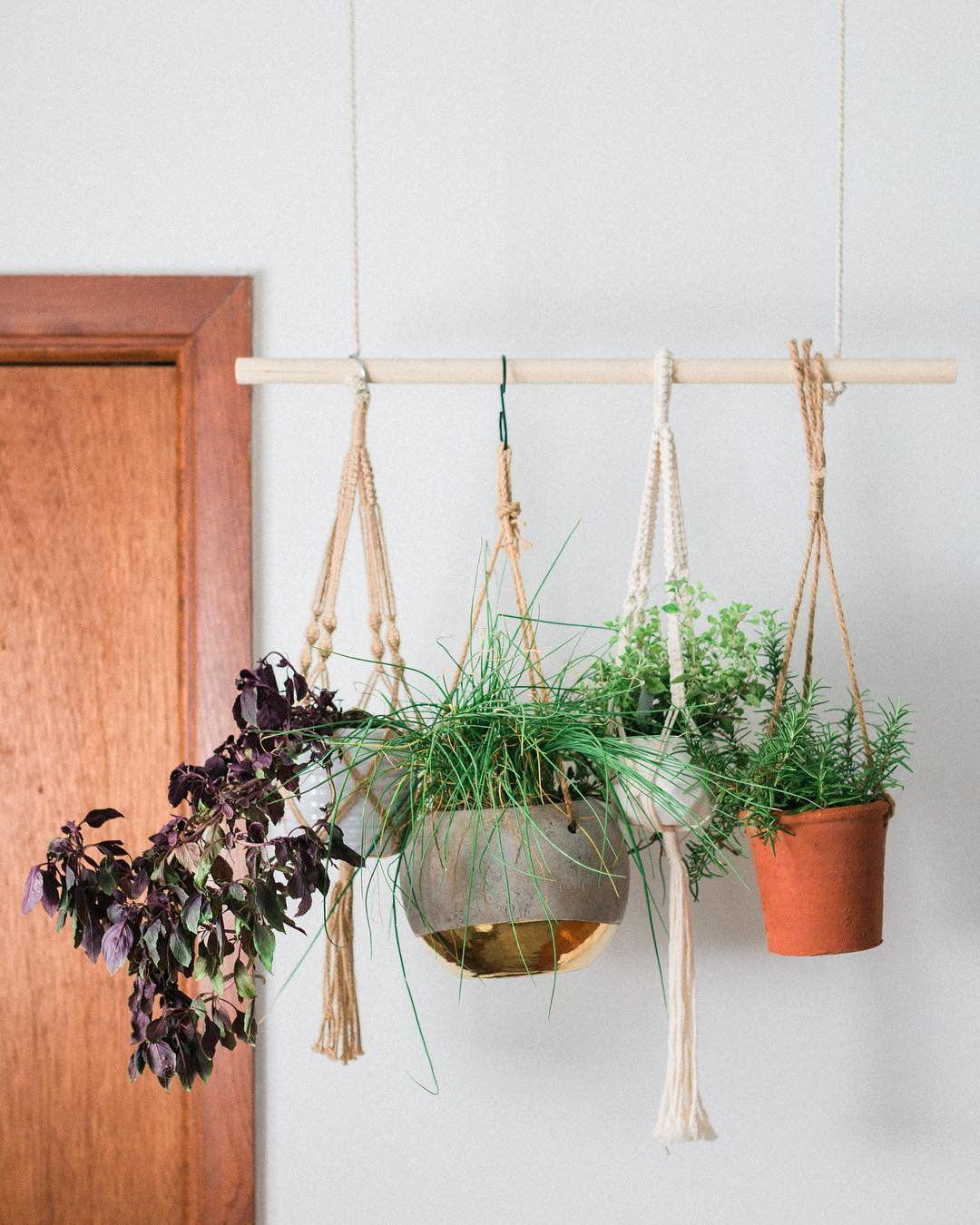 By using the macrame and jute rope, this hanging herb garden look aesthetic and not boring at all.