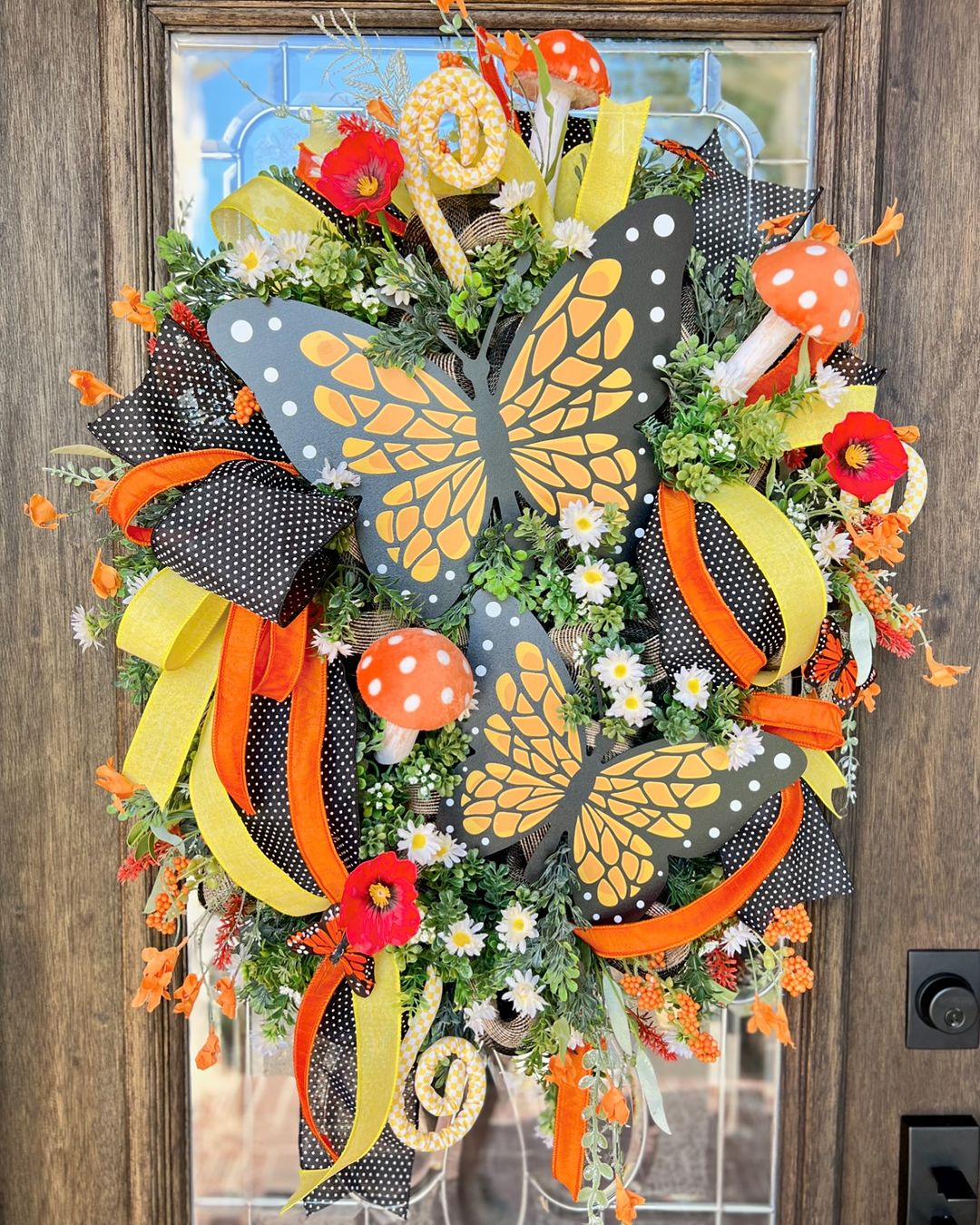 This wreath uses a butterfly as the animal theme to create the summer vibe.