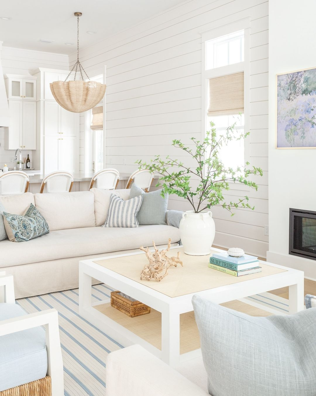 This room uses light blue and white as the color palette.