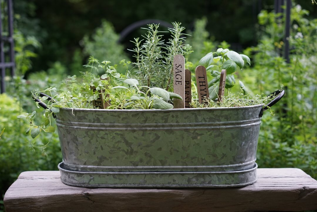 This container can be really easy to move. The container is also really aesthetic with its rustic look.