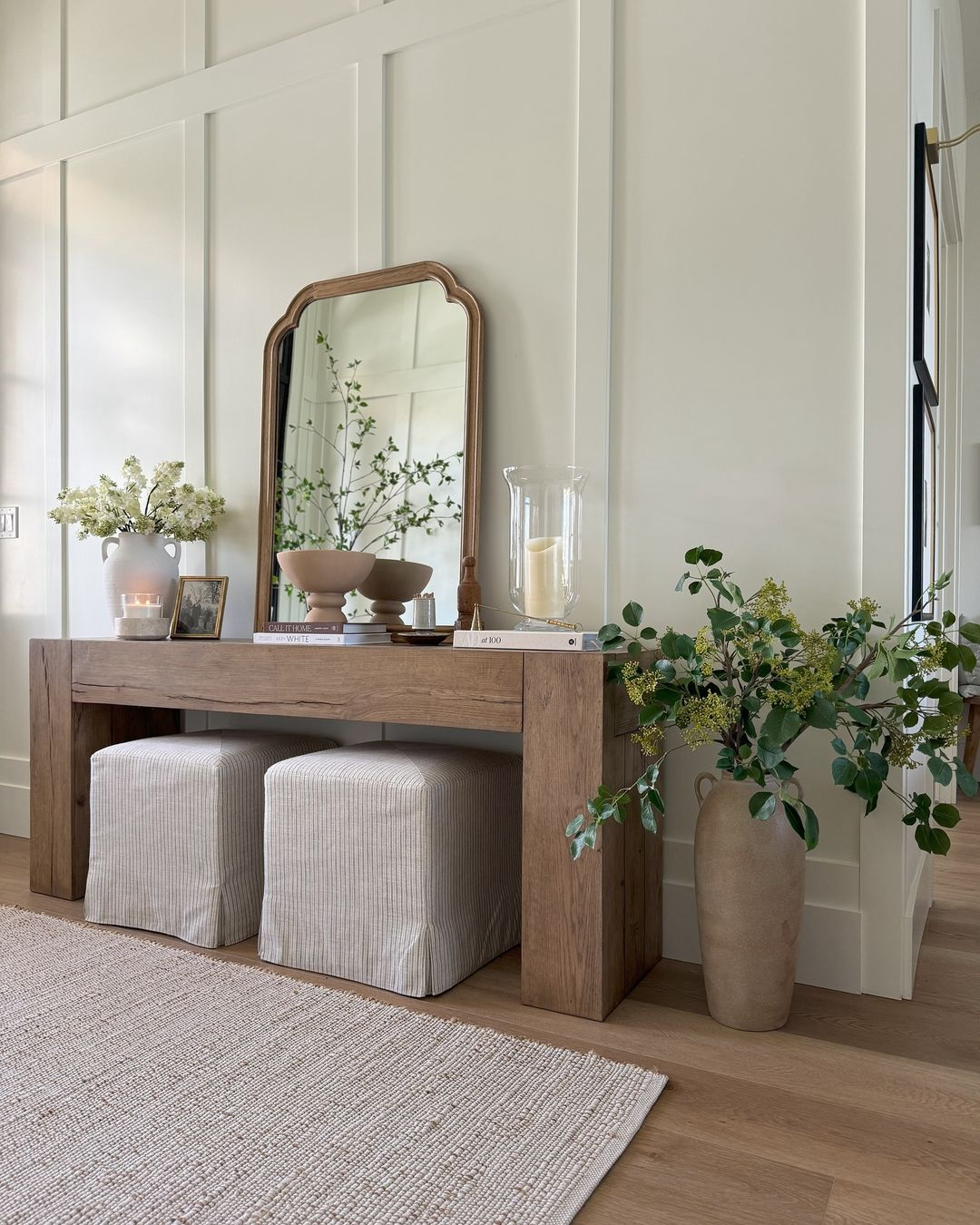 The antique can be found on some items in this decoration which are the floor vase, mirror, and pot for the decorative need.