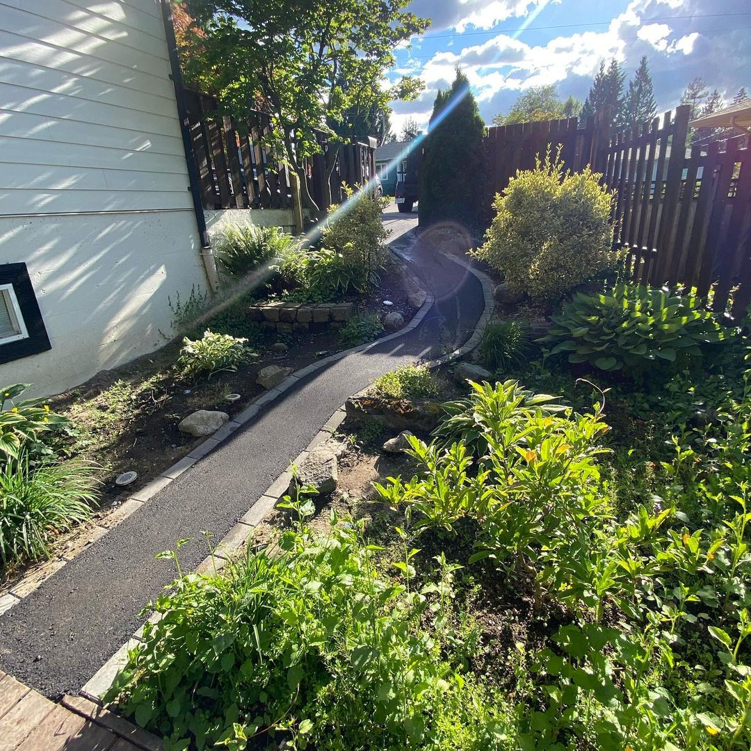 With its color and simple design implementation, asphalt can only fit those who want to create a modern pathway design