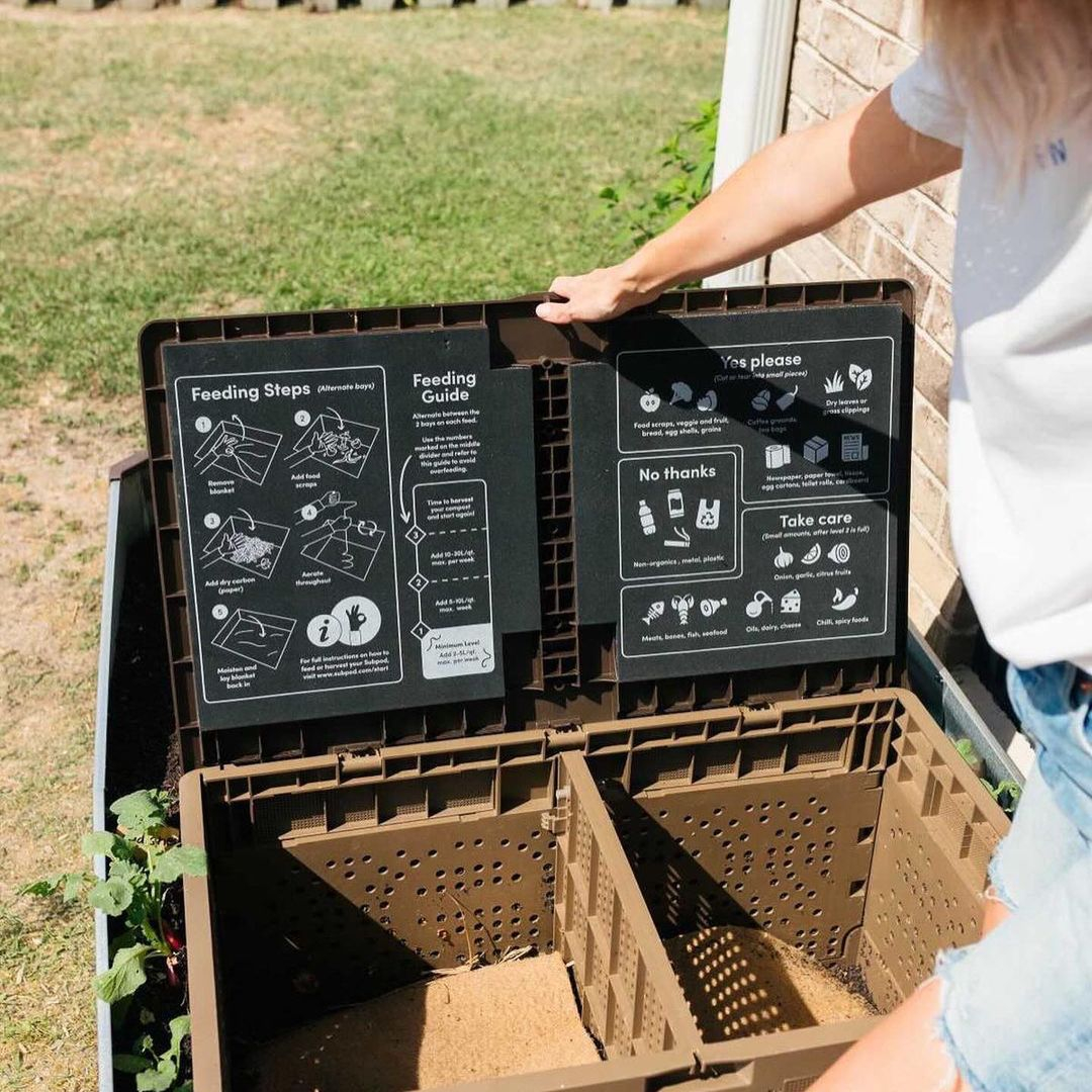 After choosing the right spot, here is an example of the composting bin that you can choose.
