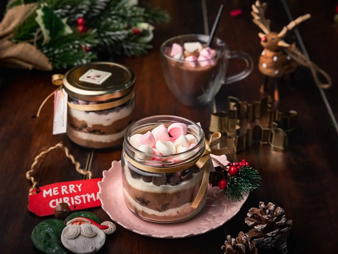 Cocoa mix in the jar is the favorite one for winter. That is why we recommend you to have it for your Christmas gift.