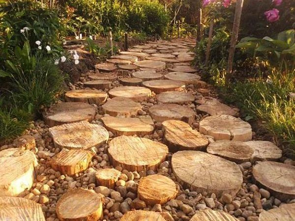 For a more unique impression, you can choose the wood slice rather than the pallet wood.
