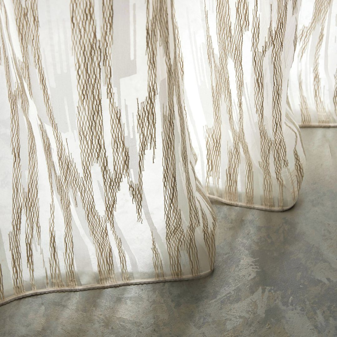 Look at this curtain! It has the pattern and color that make this curtain have an aesthetic side for your decoration needs.
