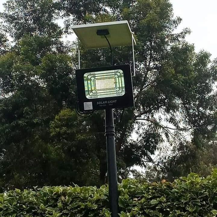 Being installed in a high position, this floodlight will expose the whole parts of the garden.