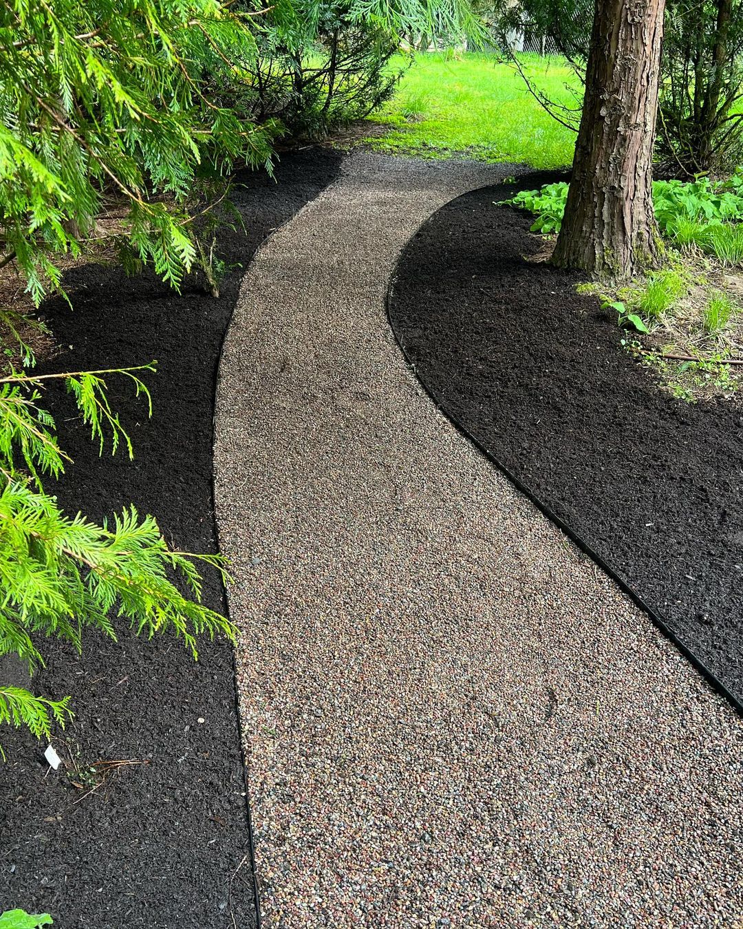 You can see from this pathway that it will be really easy to create a gravel pathway.