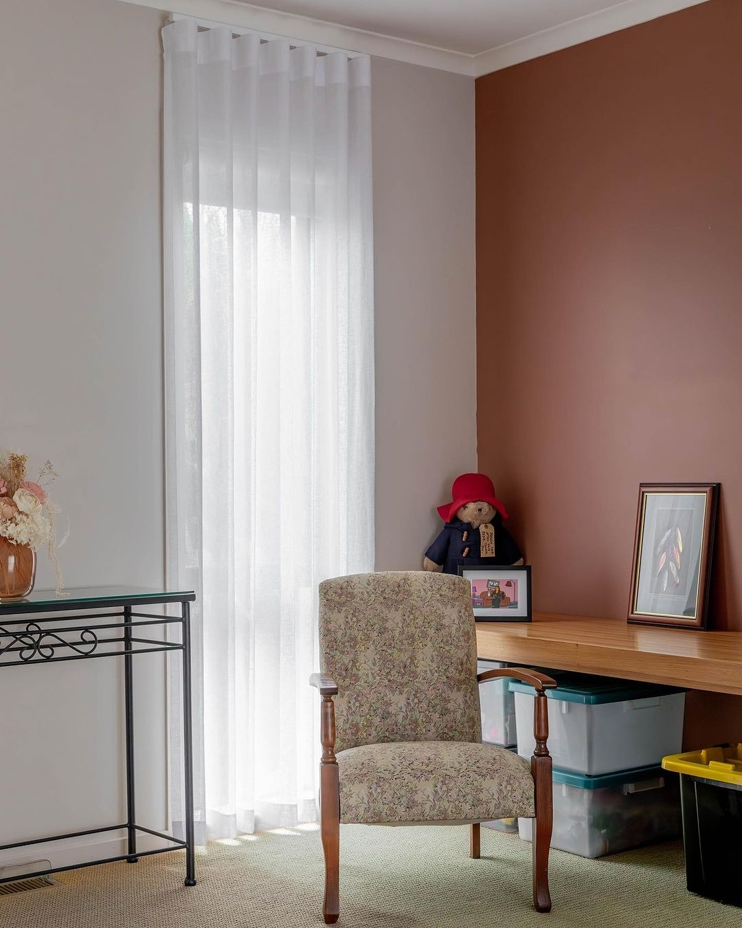 The decoration arrangement of this room is perfect where the table is installed near the window with a lightweight curtain.