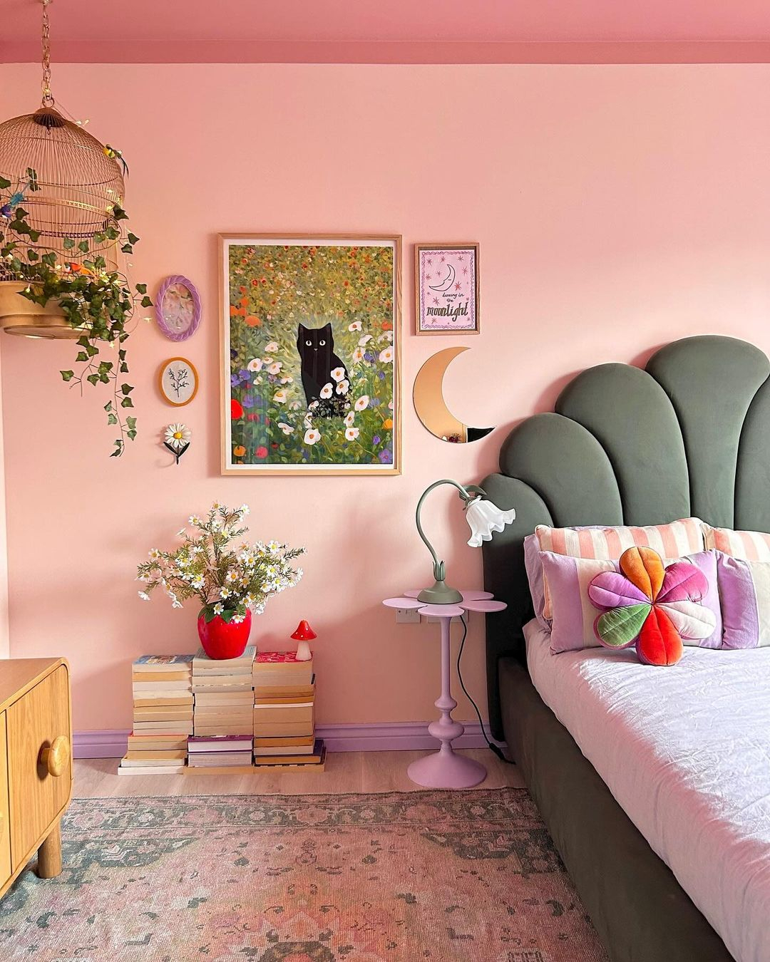 There are varied colors applied to this bedroom decoration. You should see the colorful flower cushion which is so pretty.