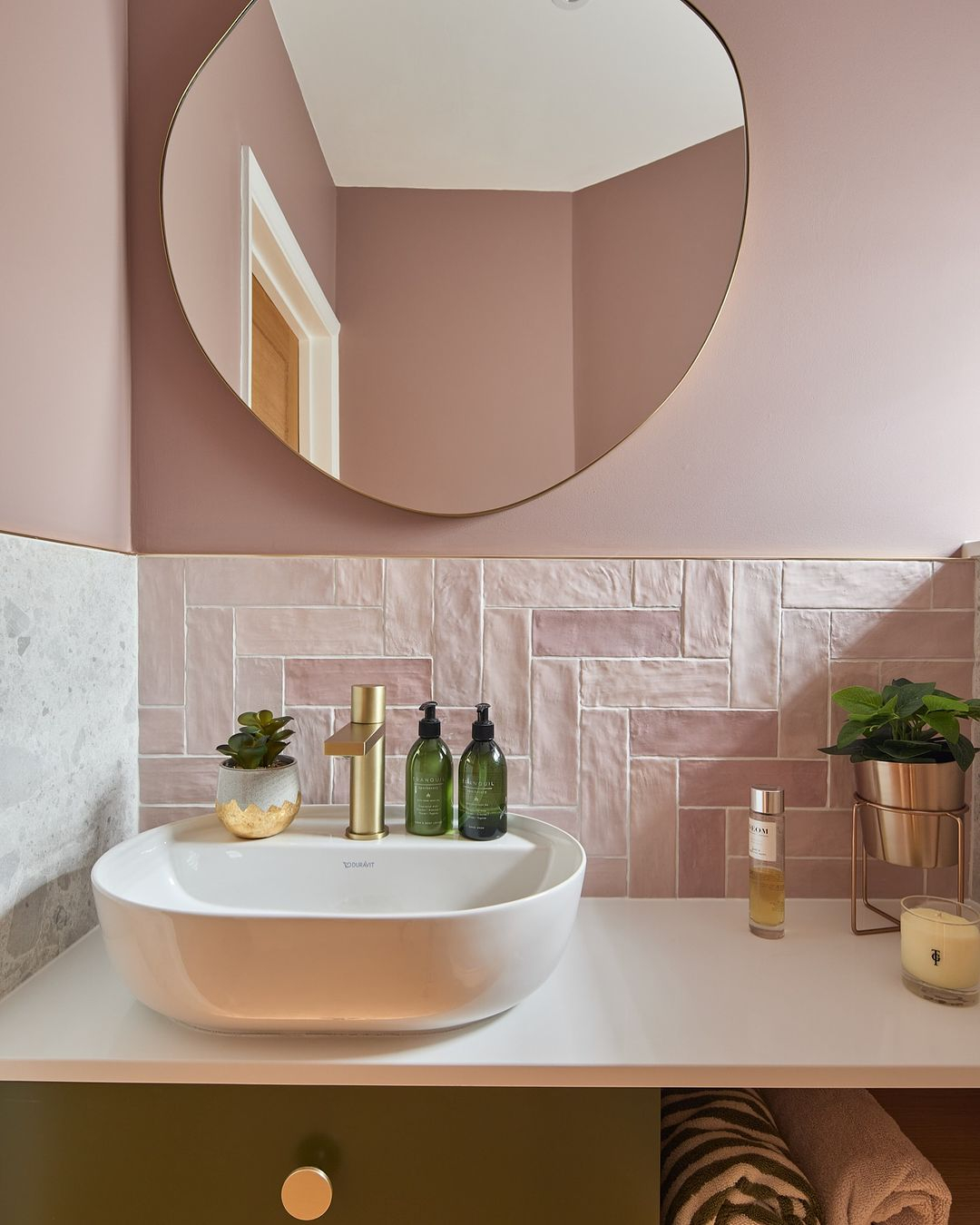 The ceramic tiles are applied on the wall in pink color.
