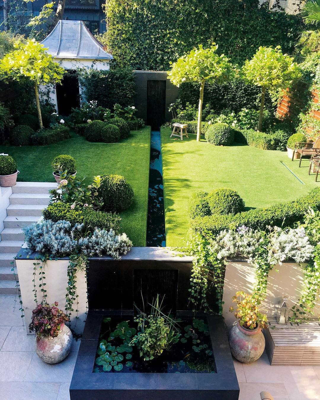 Even when narrow, it is long enough to split the garden. This rill is between the lawn.