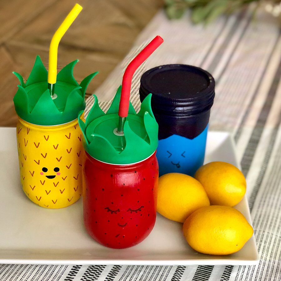 Something refreshing is the best theme for summer including for your mason jar crafts.