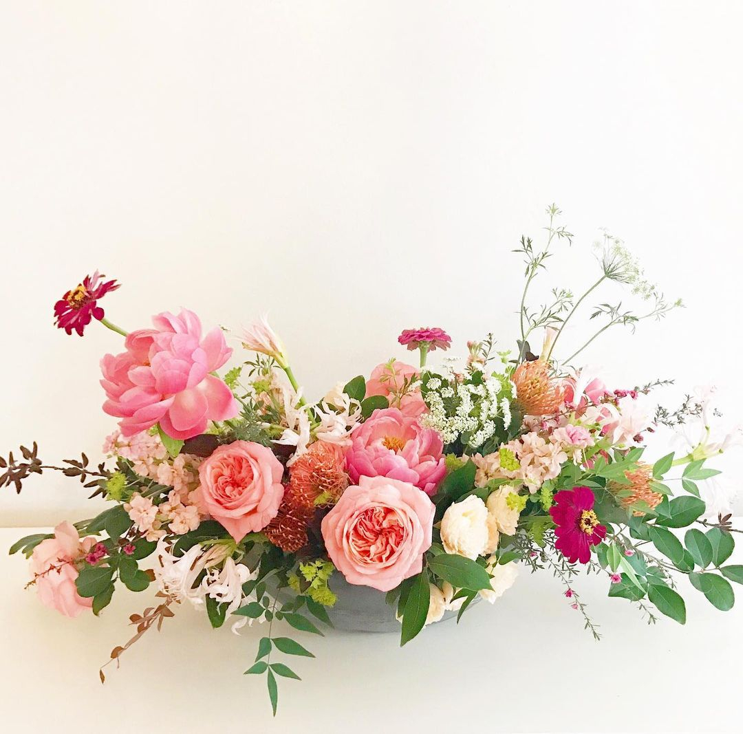 This one is an example of the summer flower arrangement that you can copy.