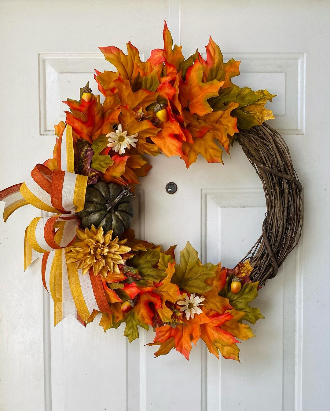 Autumnal color wreath