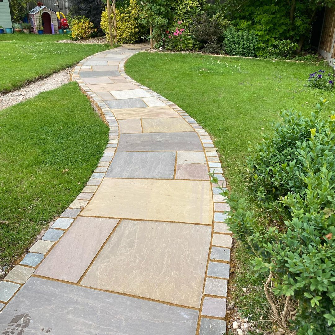 Curved pathway