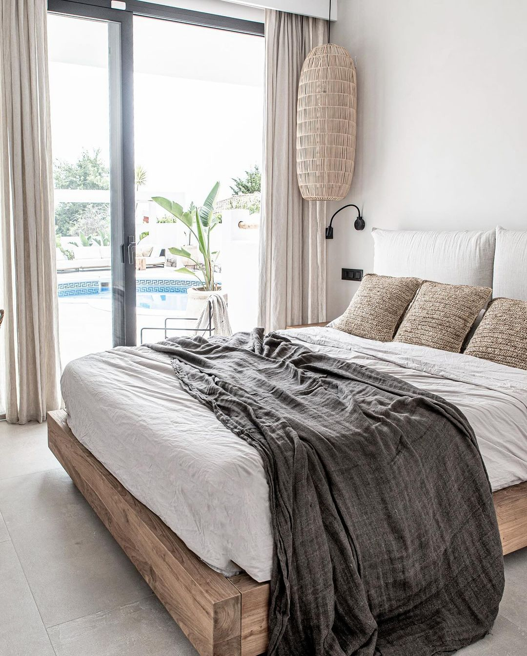 Linen bedding